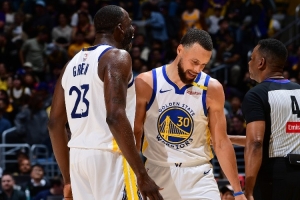 解说：勇士客场又输了接下来还要连打五个客场 老头们想想都腰疼