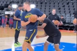 今天轻虐我船啊！小吧拍到约基奇赛前还在练习扎实背打