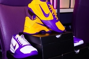 校队专属配色！路易斯安纳州立大学晒瓦妮莎送来的专属科比球鞋！