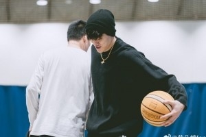 曾凡博：很开心能回到首钢 之前因家事搁置计划 实情并非网传那样