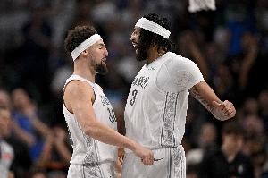 Shams：独行侠对探索交易浓眉&克莱&加福德&拉塞尔持开放态度