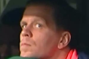 一脸无辜😂什琴斯尼连砸佩德里、拉菲尼亚，扭头装不是自己干的