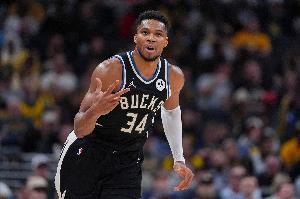 🤣字母哥打趣交易流言：我现在简直是联盟里最抢手的辣妹