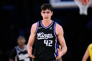 太可惜！阿夫迪亚造杀伤2罚1中 但雷诺抢篮板出界了