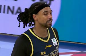 高效两双！萨林杰11中6拿到17分10板2断 罚球7中5