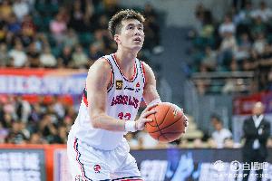 不是太稳！郭艾伦半场5中2拿到7分4板1助 3失误&被王少杰大帽