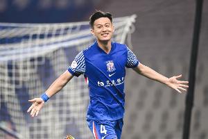 东体：半年来蒋圣龙体内积液并没有排完，一直边比赛边治疗