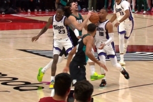 阿夫迪亚：没想到最后一秒会响哨 很多裁判可能不会吹威少犯规