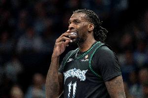 里德：赛中赛后都会意识到进攻停滞问题 我们要稳住节奏放慢速度