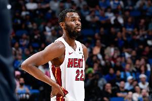 进攻端手感还是一般！维金斯11中3拿到10分4板2助2断