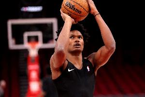 大空位三分命中率：阿门15.8%联盟垫底 CC倒3 弗拉格倒8 布克倒9