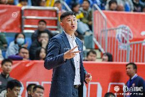 媒体人：广东缺少控球人&内线把握不足 赛季初最大收获是王洪泽