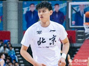 媒体人：理解曾凡博 也向愿放弃CBA百万高薪仍在外打拼的球员致敬