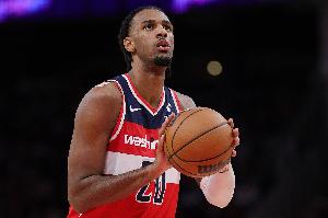 打得可以！萨尔18中8拿到18分4板3助1帽