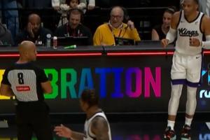 被吹压哨犯规！威少像犯错的小孩瞪大双眼盯着裁判不敢相信