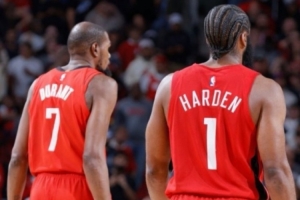 缺个登哥这样的？船媒晒哈登&杜兰特火箭球衣P图：嘿@火箭