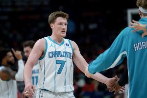 这是新秀？克尼佩尔过去三场：场均30分4.6篮板6.3助攻 命中率58%