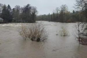 当地已发布预警！美记：西雅图26年来最严重洪水已蔓延至波特兰