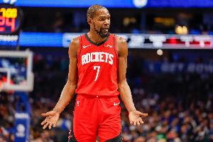 🤬？杜兰特连续两场比赛的加时都只有一次出手