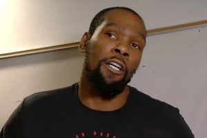 杜兰特：我被包夹时我们得打团队篮球 我相信队友 要把握住机会