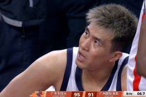 拼尽全力！郭艾伦最后时刻不放弃 紧贴抢断徐杰发球！