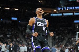 悬念再起！夏普两罚不中 威少反击得手后国王3分钟轰16-2追到3分