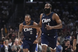 维拉纽瓦：快船应该拆队了 把哈登小卡送走 让年轻人打吧