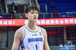 媒体人:刚被篮网裁掉小曾就应决定下家 优柔寡断错过一些重要比赛