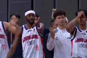 最后3秒广州对徐杰犯规 裁判未响哨！替补席众将摊手饶头疑惑不解