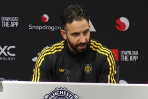 阿莫林：穿T恤的不是梅努，不会因为他家人做什么就对梅努做什么