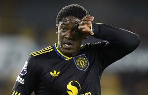 那不勒斯总监谈梅努传闻：等等看接下来几周的情况如何