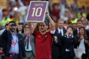 B费：如今人们依据奖杯评价球员优劣 托蒂没多少冠军仍是罗马上帝