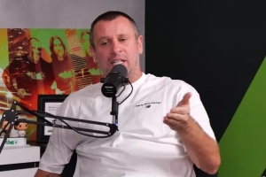 卡萨诺：整个米兰都被霍伊伦碾过去了，孔蒂才是真正的高水平教练