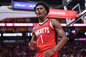 状态不错！阿门首节3中3拿到6分3板2助1帽