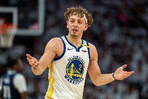 主控角色！波杰姆斯基先是妙传助攻巴特勒 随后个人连得5分