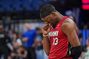 手凉！阿德巴约首节拼下7个篮板 但5中1仅得2分