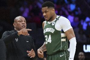 要崩？雄鹿最近15场3胜12负 目前排名东部第11