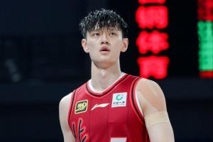 “强援”来袭！冲击冠军！官方：北京首钢和曾凡博完成续约