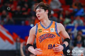 效率不错！王哲林半场5中4拿到10分4板1断