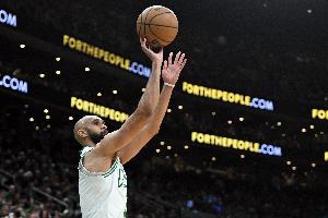 关键时刻三分命中率：小白63.6%居首 库里第5 小贾6约基奇7哈登10