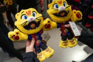 玩偶猫畅销，巴萨官方发文：非常感谢球迷支持，将在圣诞节前补货