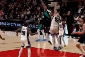 石破天惊！格兰特持球突破 转身力压雷诺暴力隔扣