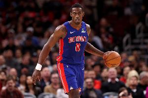 抢得够凶！杜伦20中8拿到17分13板1助2断 10前场板