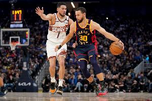 布克谈库里：一直在为Nike招募这位最大牌的球鞋自由球员