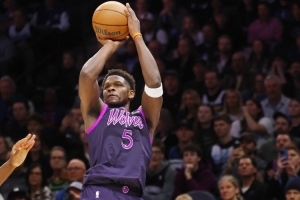 解说：每次华子对位SGA都特有激情 森林狼47罚身份一换评论过万？