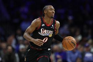 当家球星！马克西24中11&6记三分砍下30分2板8助1断 末节11分