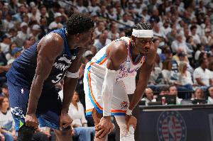 压一头！过去12次常规赛交手 亚历山大得分都高于爱德华兹