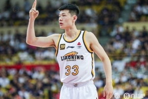 媒体人：王岚嵚作为辽宁男篮主控的压力不小 但他基本顶住了