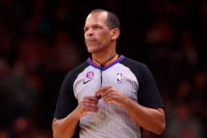 前NBA裁判重返G联盟！此前因被指在社媒为裁判辩护违反规定而退役