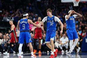 就差欧文了！内姆哈德/马绍尔/弗拉格/PJ/浓眉的组合 净效率+45.1